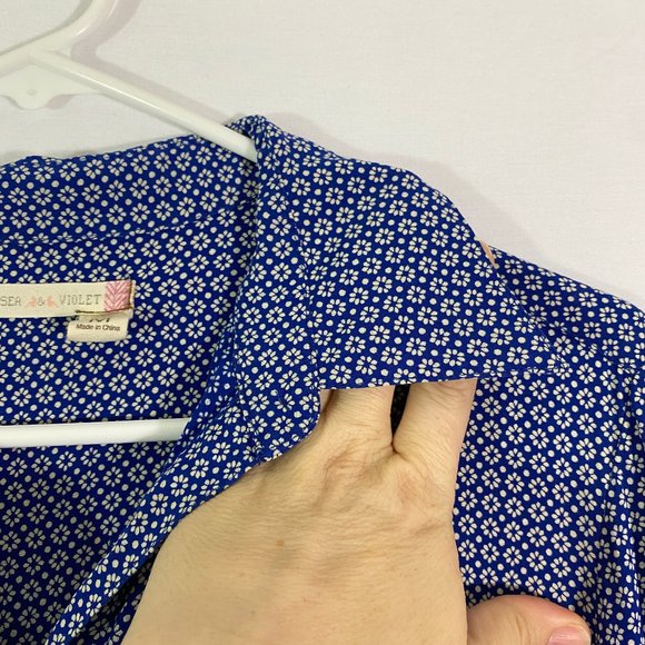 Chelsea & Violet Daisy Print Shift Dress - Picture 4 of 9